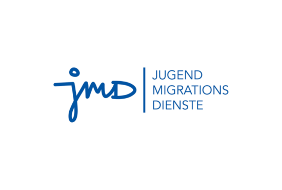 Logo des JMD-Portals. Links eine blaue, handschriftliche Abkürzung 'jmd', rechts daneben in Großbuchstaben Jugendmigrationsdienste.
